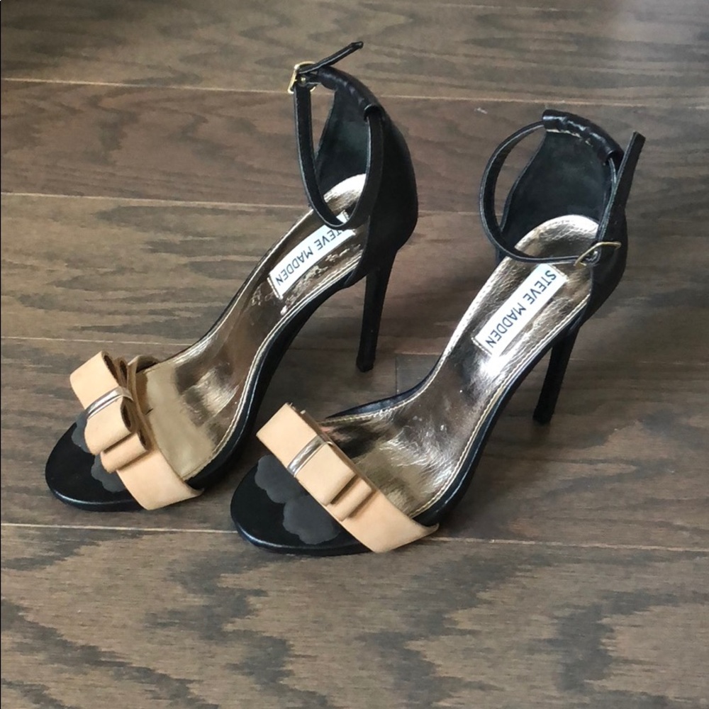 Gently worn Steve Madden Bow Heels. Size 7.5.
